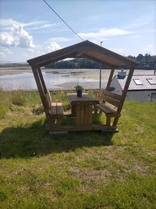 2 Quay Road, Killala. Stunning Sea Front Cottage מראה חיצוני תמונה