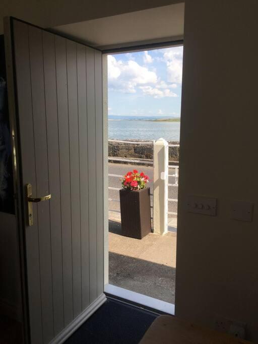 2 Quay Road, Killala. Stunning Sea Front Cottage מראה חיצוני תמונה