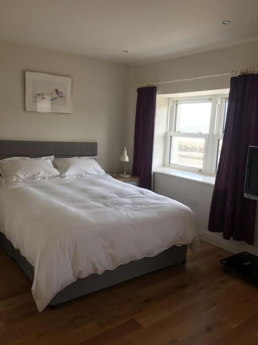 2 Quay Road, Killala. Stunning Sea Front Cottage מראה חיצוני תמונה