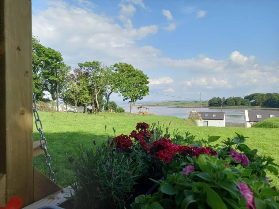 2 Quay Road, Killala. Stunning Sea Front Cottage מראה חיצוני תמונה