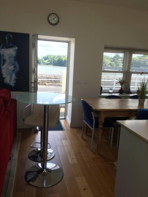 2 Quay Road, Killala. Stunning Sea Front Cottage מראה חיצוני תמונה