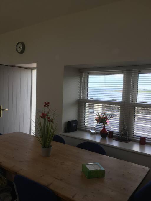 2 Quay Road, Killala. Stunning Sea Front Cottage מראה חיצוני תמונה