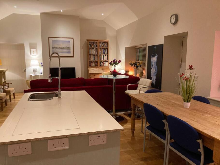 2 Quay Road, Killala. Stunning Sea Front Cottage מראה חיצוני תמונה