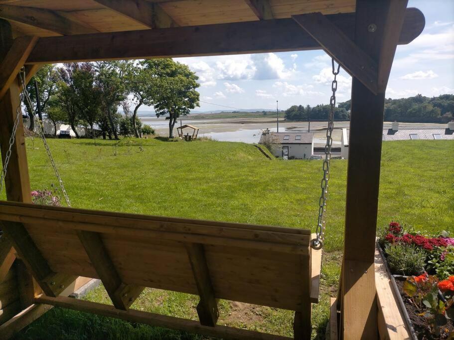 2 Quay Road, Killala. Stunning Sea Front Cottage מראה חיצוני תמונה